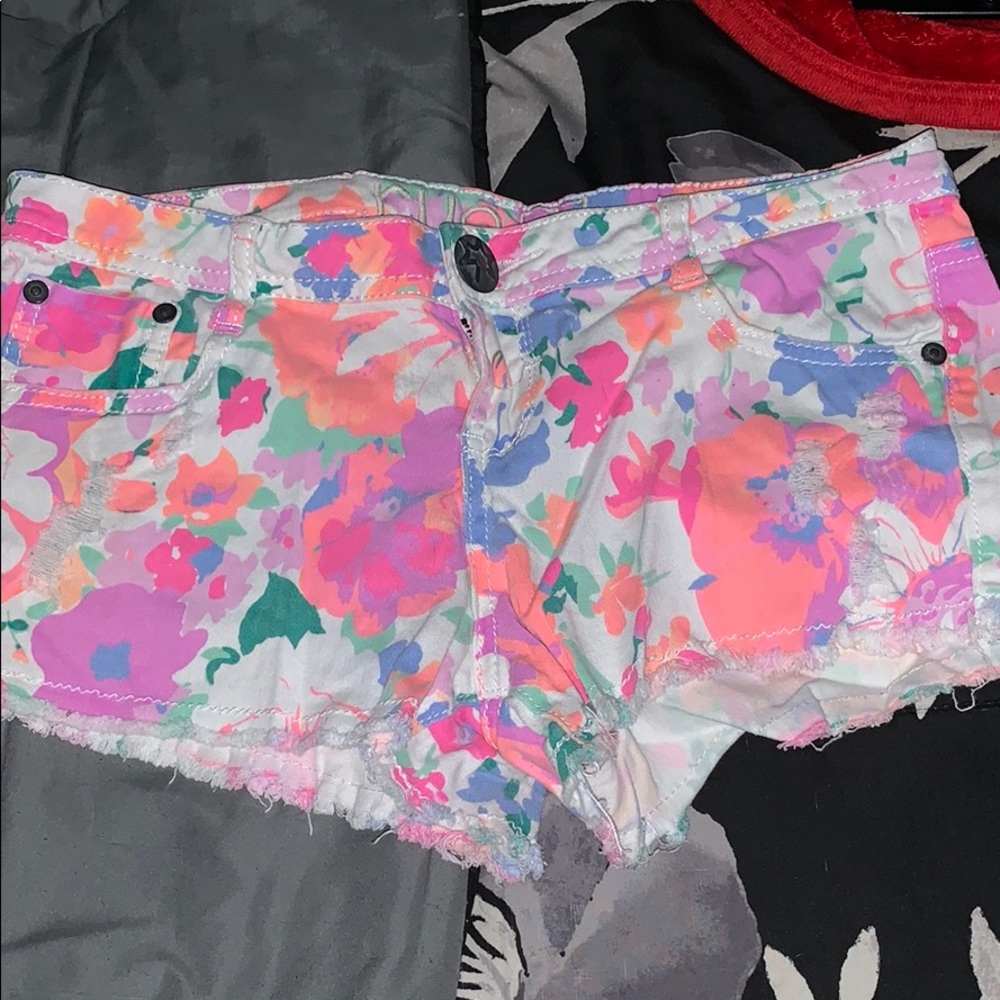 Shorts - Picture 2 of 3